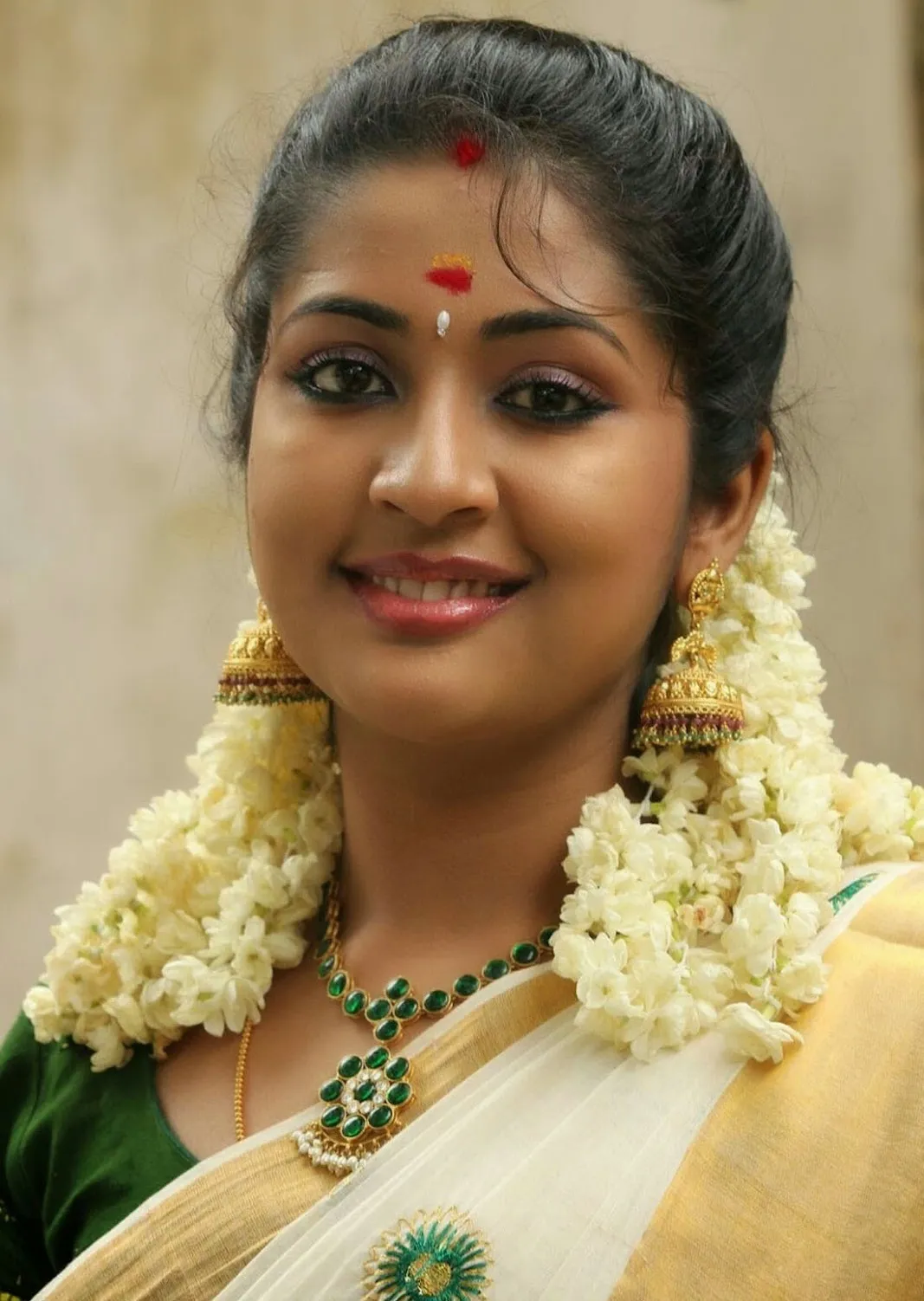 ACTRESS NAVYA NAIR SMILING STILLS IN WHITE SAREE 1